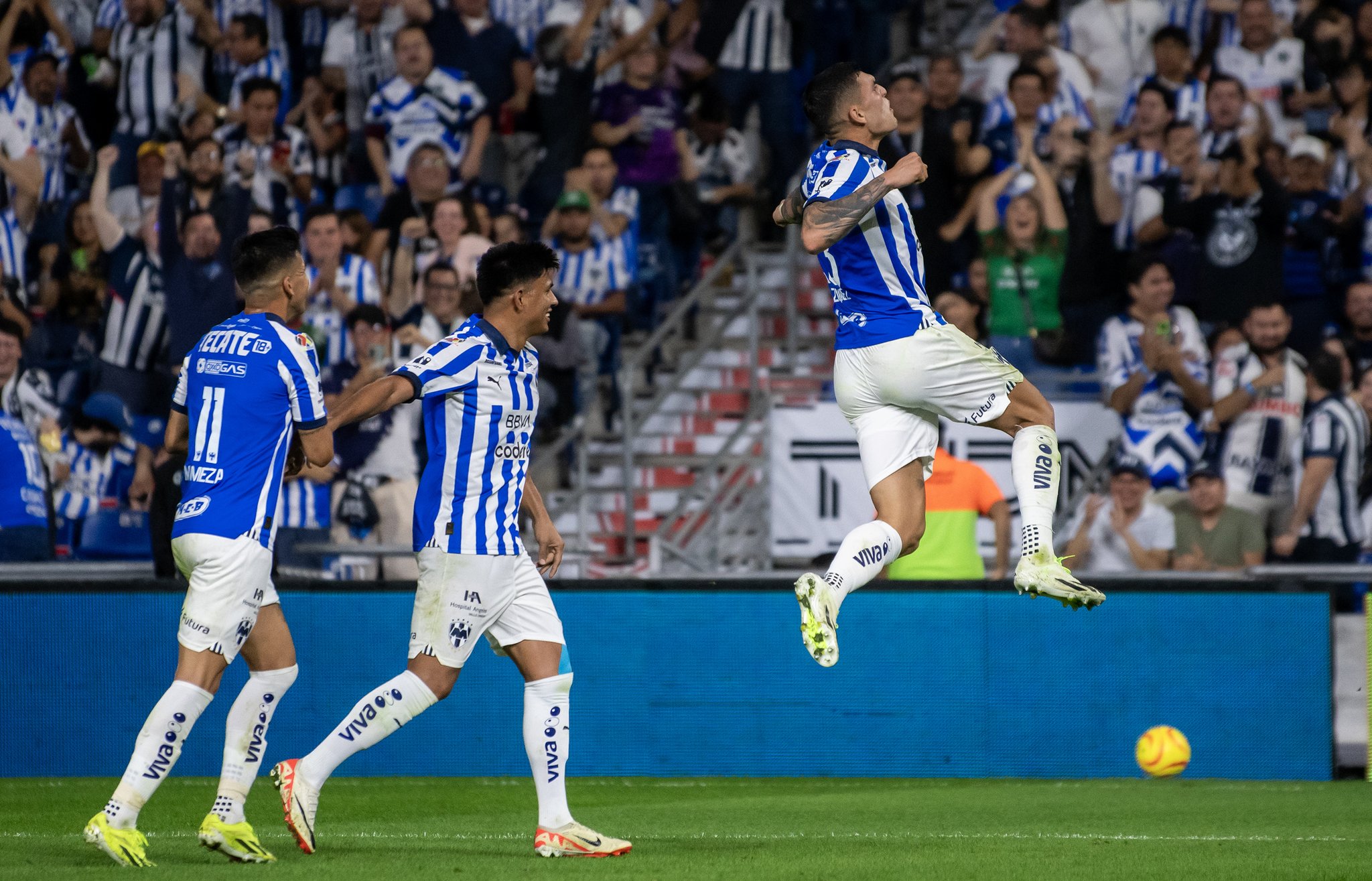 Rayados no sufre para vencer a Pumas